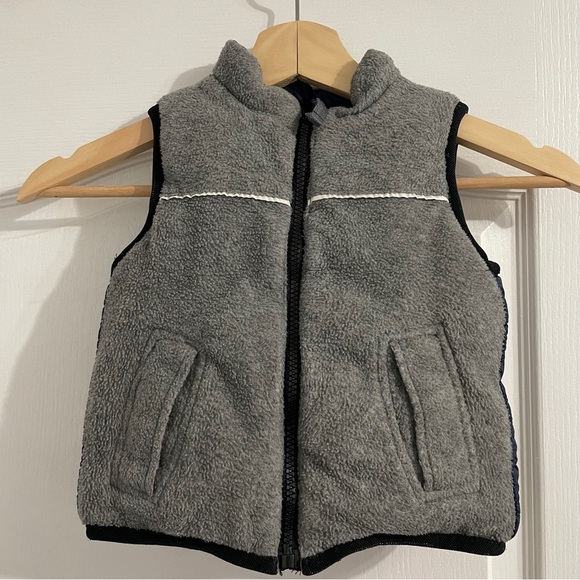 Oshkosh Reversible Vest No Tag Approximately 12-24 months - Picture 3 of 4